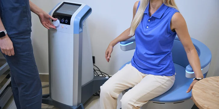 Zbohom inkontinencia aj diskomfort: Elektromagnetická stimulácia a posilnenie svalov panvového dna na EMS kresle