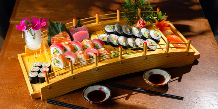 Rozmanité sushi sety pre jednu alebo dve osoby