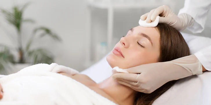 Čistenie pleti, mikrodermabrázia alebo ultrazvukové čistenie s microneedlingom