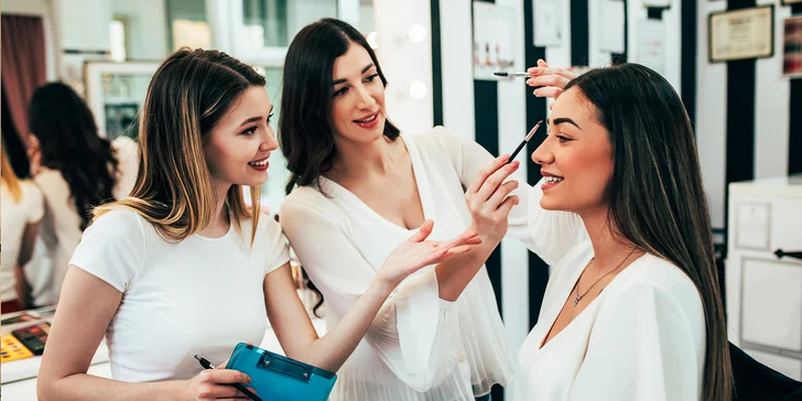 Darčekové poukážky na kurzy vizážistiky či modeligu vo Fame Management