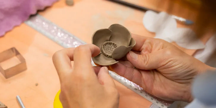 Keramické tvorenie či glazúrovanie pripravených produktov pre deti, dospelých aj celé rodiny