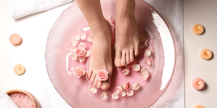 Rôzne druhy pedikúry: SPA, s lakovaním či gél lakom