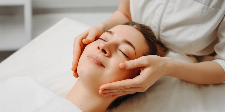 Relaxačná masáž pleti, peeling z koralov so spikulami alebo fotorejuvenizácia pleti