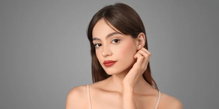 Otvorený voucher v hodnote 30, 50, 70 alebo 100 € na kozmetické služby a permanentný make up