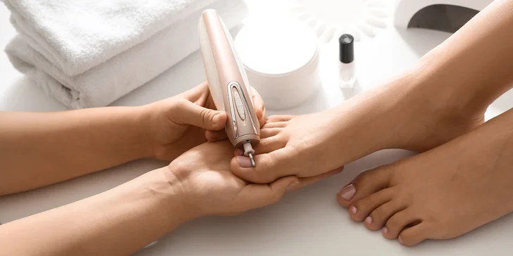 Suchá, mokrá alebo wellness pedikúra s parafínovým zábalom v Himaláj centre