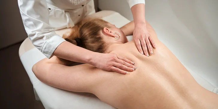 Klasická alebo relaxačná masáž, lávové kamene či masáž chodidiel