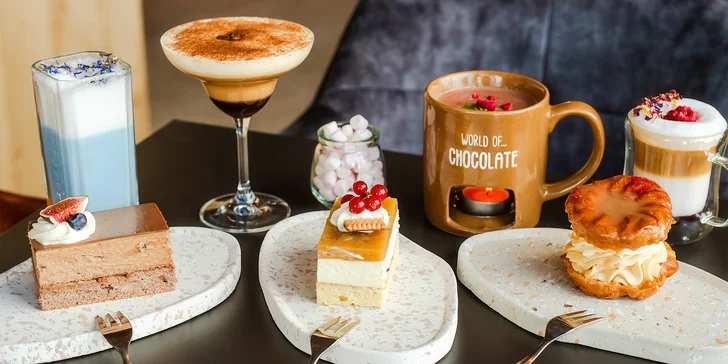 Zahrejte sa a zamaškrťte si vo dvojici: horúca čokoláda alebo káva s koláčom a ovocná limonáda k tomu