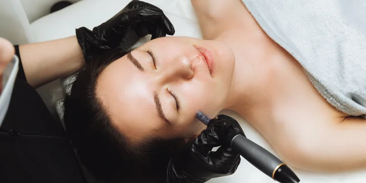 Kozmetické ošetrenia: dermaplaning pre hladkú a sviežu pleť a mezoterapia