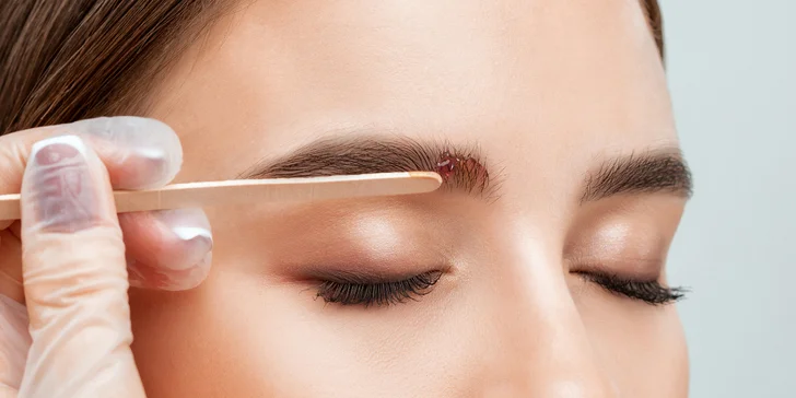 Mihalnice aj obočie ako z katalógu: úprava, farbenie, laminácia aj výhodná kombinácia