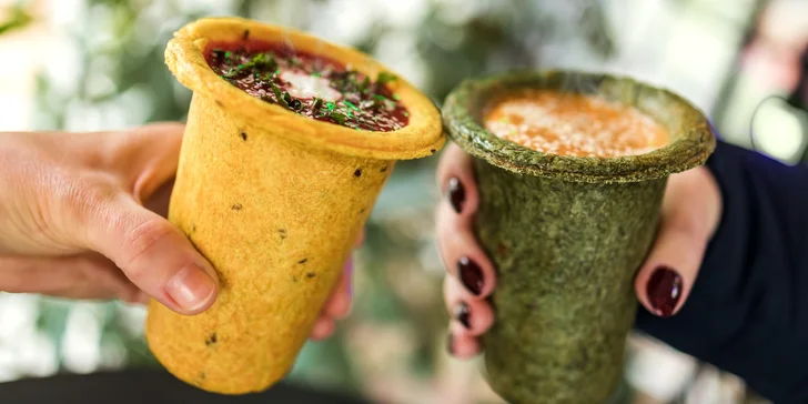 Rôzne druhy polievok v chlebovom poháriku v Soupculture Prešov