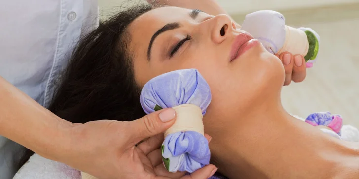 Relaxačná masáž tváre, krku a dekoltu bylinnými guľami