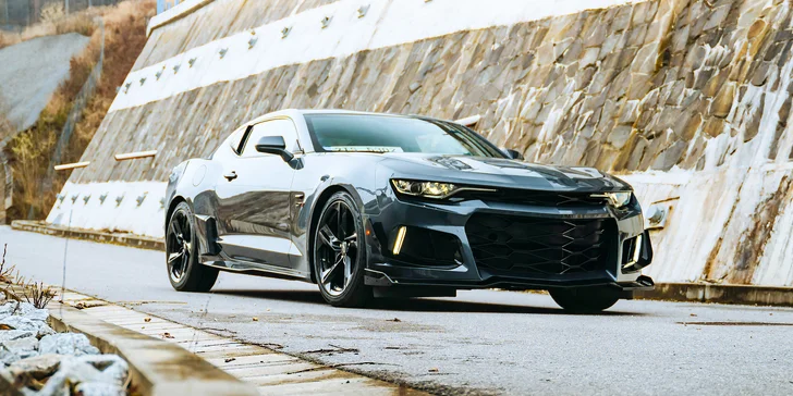 Zážitková jazda na Chevrolet Camaro, Lamborghnini Gallardo alebo Ferrari California T v premávke