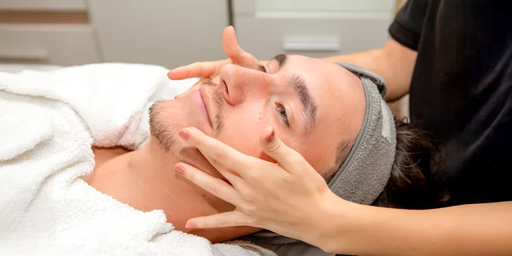 Ošetrenie s exozómami pre rozjasnenú a spevnenú pleť