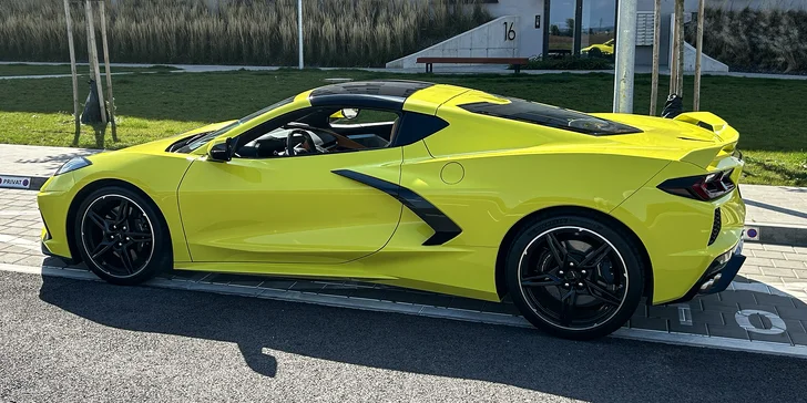 Adrenalínová jazda v Chevrolet Corvette C8: ako vodič alebo spolujazdec