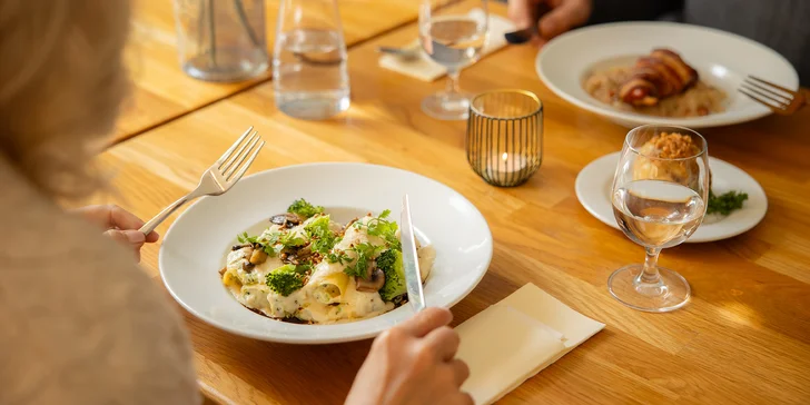 Trojchodová večera v prostredí Boutique hotela Siglisberg v obci Štiavnické Bane