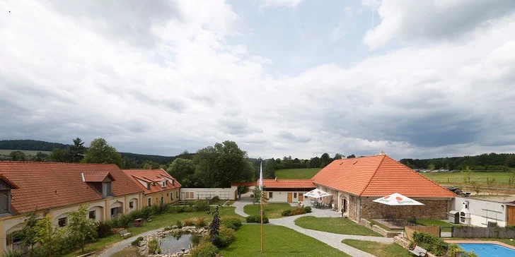 Areál je uzavřený a střežený bezpečnostními kamerami.