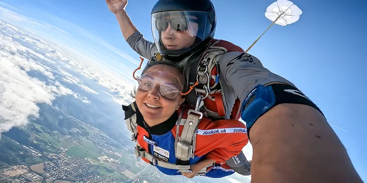 Darčekové poukážky na tandemové zoskoky aj s videozáznamom