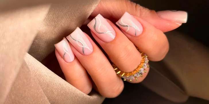 Manikúra alebo pedikúra: klasická, japonská, s gél lakom či lakovaním