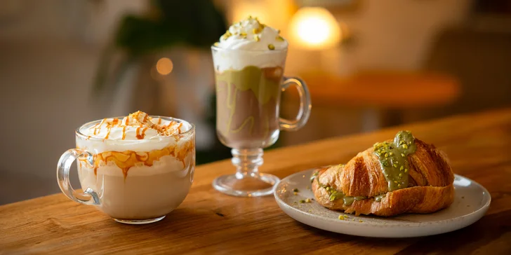Horúca čokoláda, Matcha pumpkin spice či Tekvicové Latte s croissantom