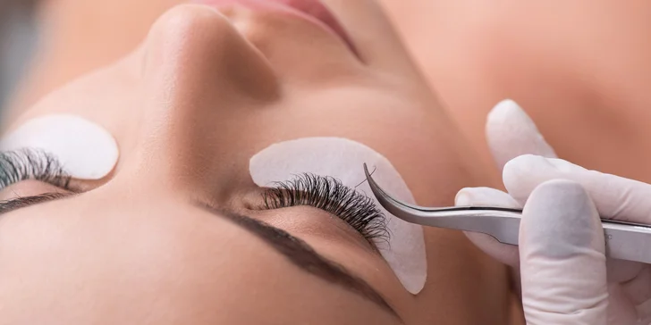 Očarujúci pohľad a rána bez starostí: úprava a farbenie obočia aj nové 1D mihalnice