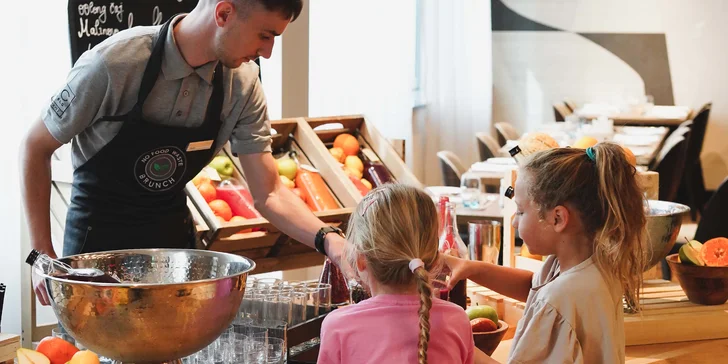 Nedeľný brunch pre dieťa či dospelého: šalátový bar, teplé pokrmy, polievky, dezert aj nápoje