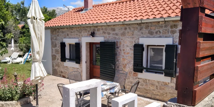 Etno domček s veľkou záhradou pri mori v Chorvátsku