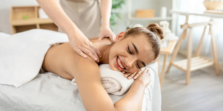 Hĺbková liftingová bukálna masáž tváre alebo Breussová masáž zameraná na uvoľnenie svalov