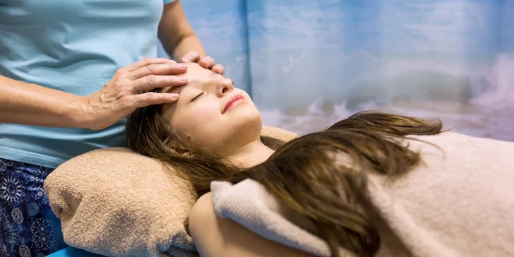 Antistresová masáž hlavy, aroma masáž, ajurvédska masáž, masáž morskými mušľami