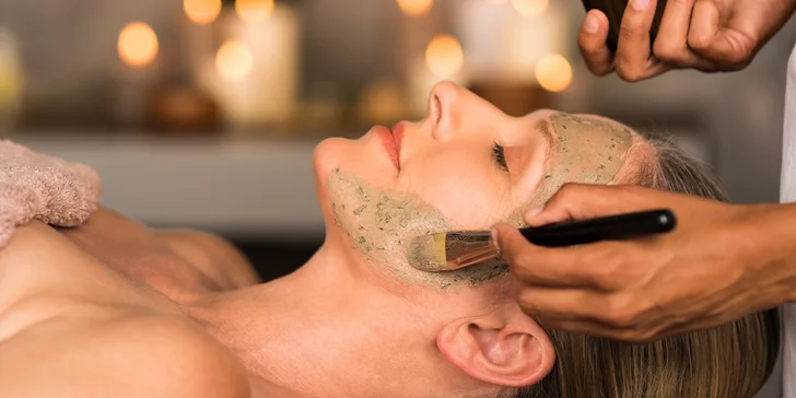 Bio-ihly z morských rias pre hladkú pleť bez akné