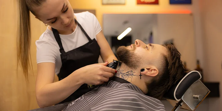 Pánsky strih a/alebo úprava brady s hot towel a depiláciou nosa a uší