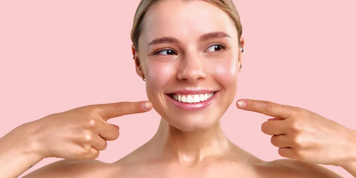 Zářivý začátek pro zdravý úsměv: vstupní dentální hygiena s airflow pro dospělé