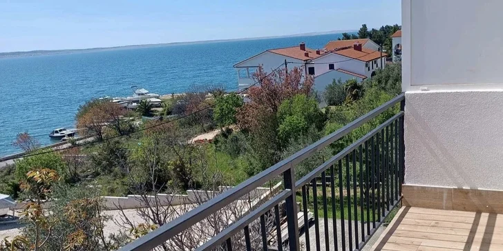 Pobyt s čarokrásnym výhľadom na more v Chorvátsku: polpenzia a pohodlie ako doma