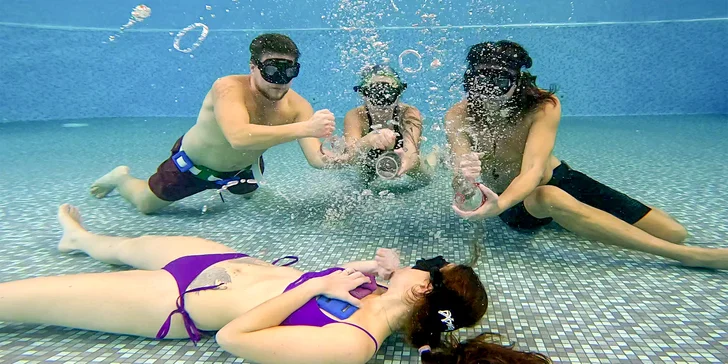 Podvodní adrenalin: workshop tvorby vzduchových kroužků nebo střelba na terč