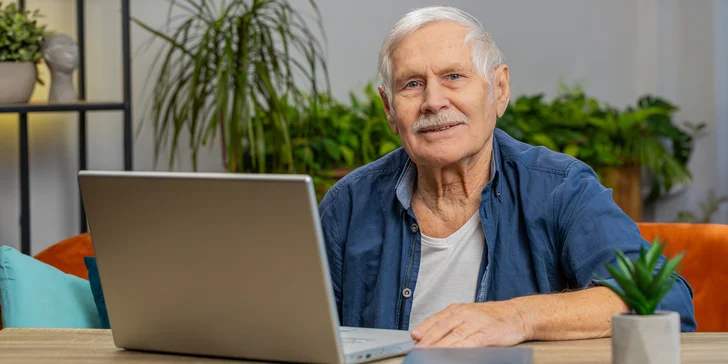 Základní kurz práce s AI pro seniory i dospělé vč. studijních materiálů