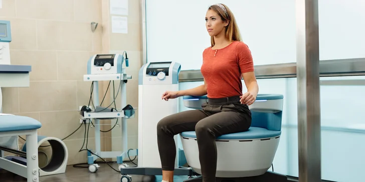 EMS kreslo: posilnenie svalov panvového dna a trupu bez námahy