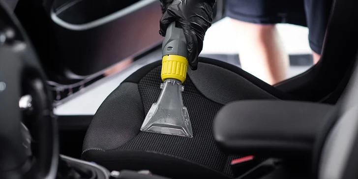 Péče o váš vůz: čištění klimatizace, interiéru, renovace světlometů i strojní leštění