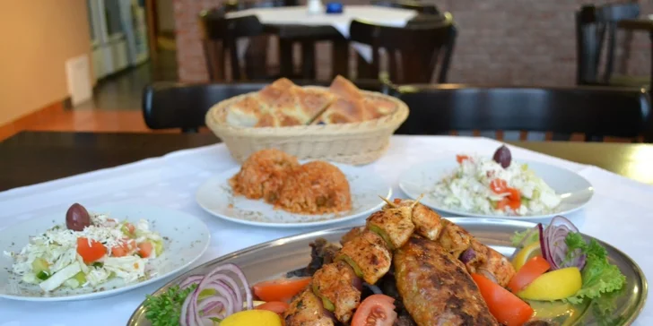 Velké řecké menu „mix grill“ pro 2 osoby