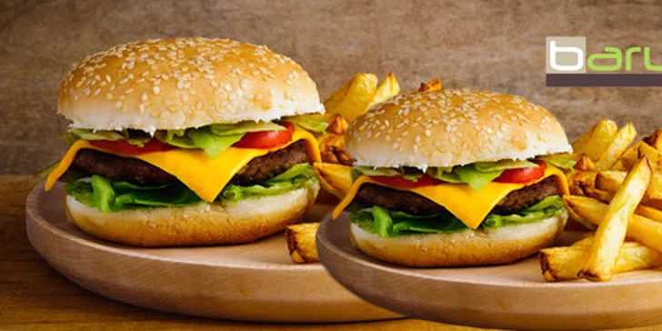 Hovězí hamburgery s hranolky či domácími chipsy
