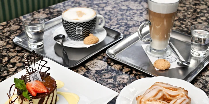 K pití si dáte espresso, cappuccino nebo latté.