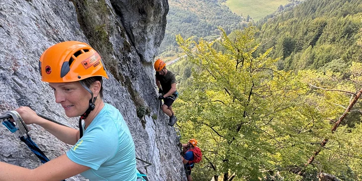 Ferrata je popretkávaná zaujímavými úsekmi, fixnými lanami či železnými stúpačkami