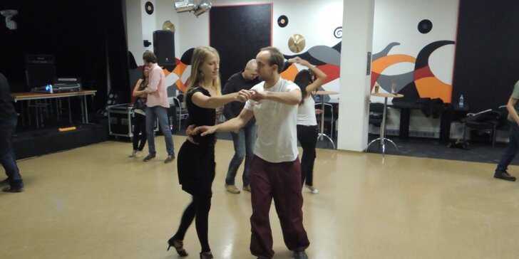 Lekce tance pro začátečníky: salsa, bachata nebo zouk pro 1–3 páry