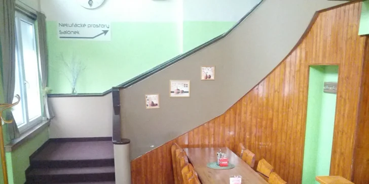Hovězí hamburgery s hranolky či domácími chipsy