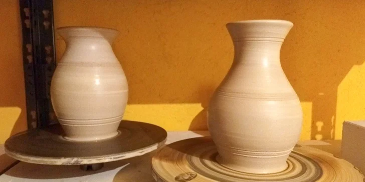 V keramické dílně Raku v Nosákově vás naučí i výrobu glazury nebo lití keramiky.
