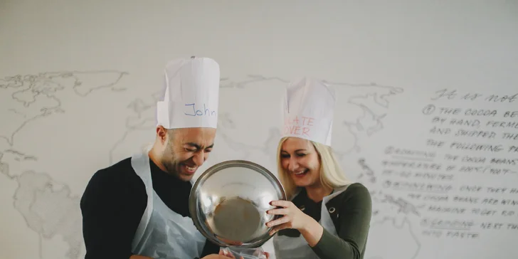 Oblečení moc řešit nemusíte, dostanete čepici i zástěry.