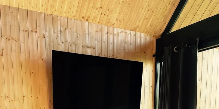 V chatkách je TV samozřejmostí.