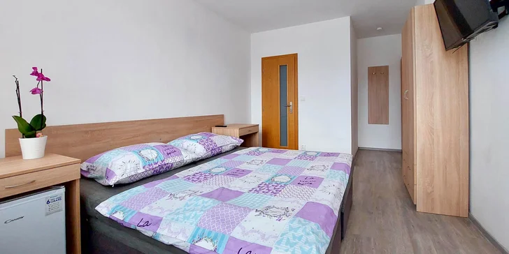 Zabývate sa v prakticky zariadenej dvojlôžkovej alebo štvorlôžkovej izbe.