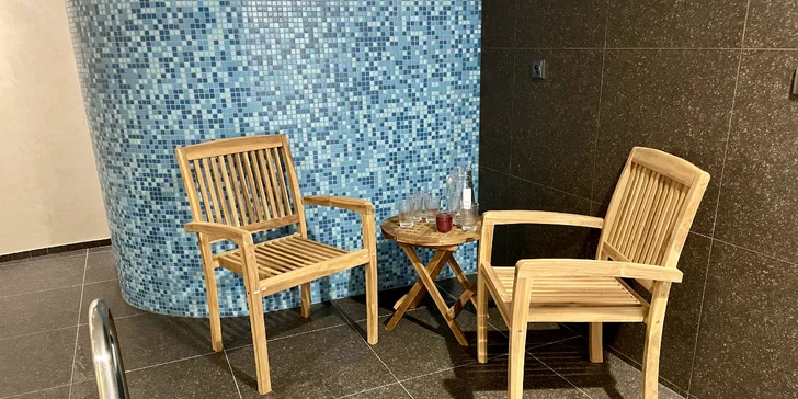 Připravená budete mít jak prostěradla, tak karafu s vodou a skleničky. 