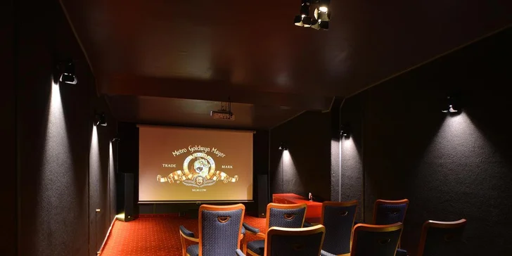 Hotelové kino má vlastní program, který najdete na recepci.