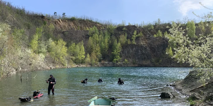 V ceně je zapůjčení kompletního vybavení a vstupné na potápěčskou lokalitu.