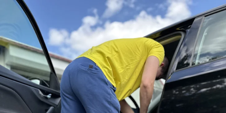 Radi by ste sa do tepovania pustili sami? Využite možnosť prenajať si profesionálny stroj Kärcher Puzzi 10⁠/⁠1 spolu s čistiacimi tabletami. 